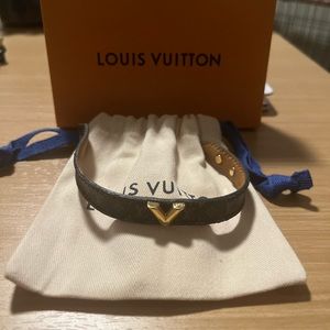 COPY - Authentic Louis Vuitton ESSENTIAL V BRACELET
